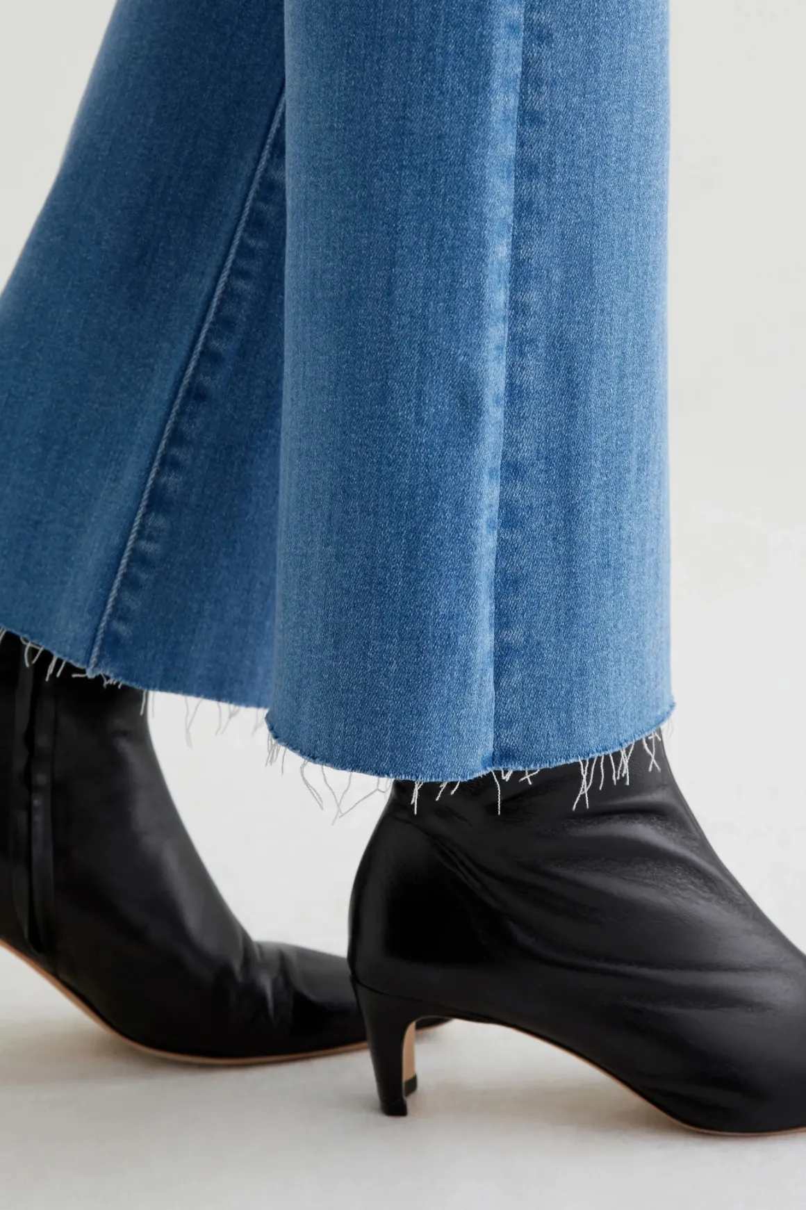 ag_jeans_angel_low_rise_b_4.webp AG Jeans Angel Low Rise Boot