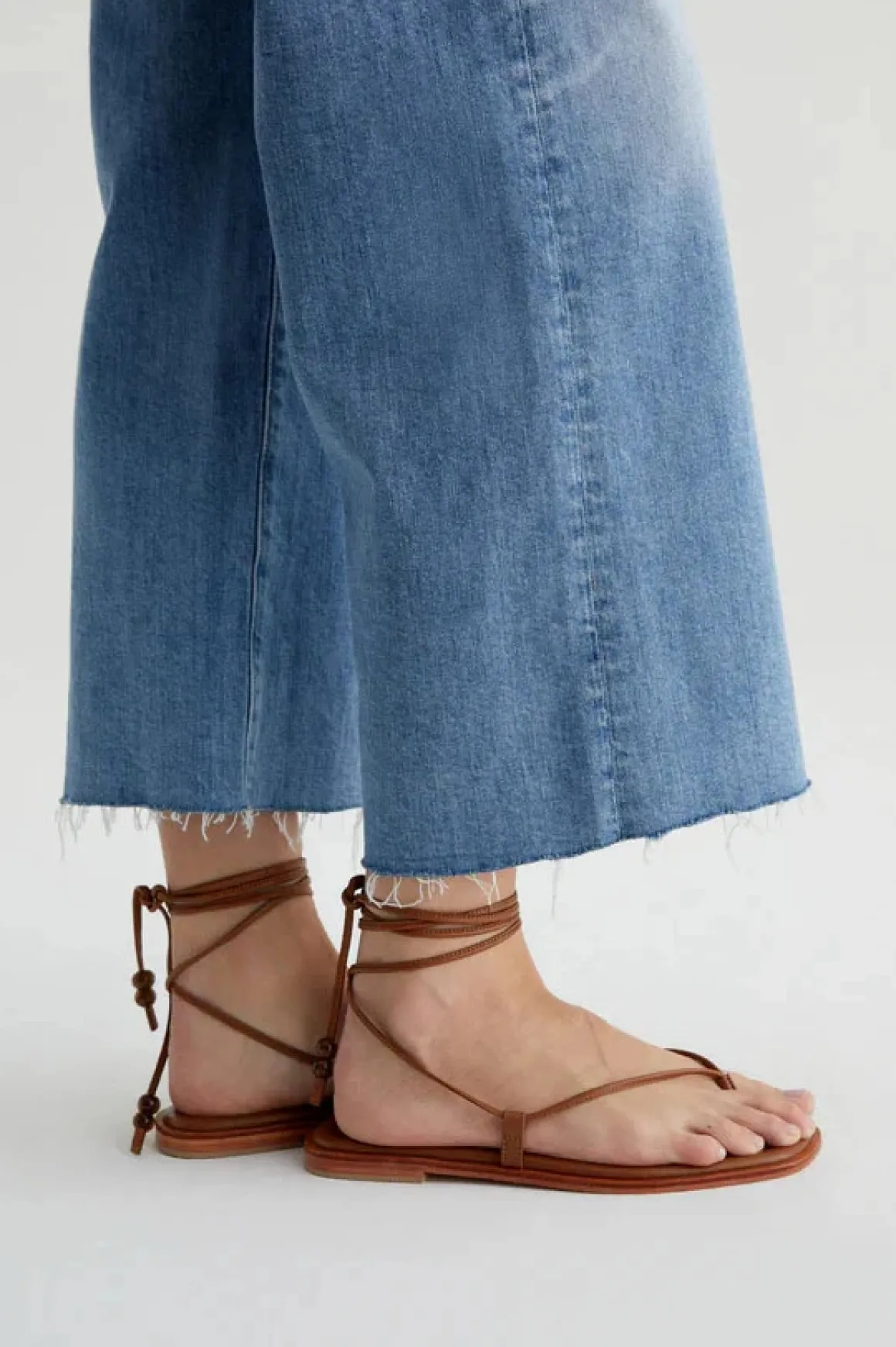 ag_saige_wide_leg_crop_je_4-1.webp AG Saige Wide Leg Crop Jeans