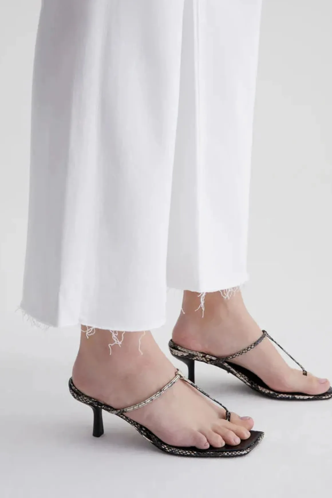ag_saige_wide_leg_crop_je_4.webp AG Saige Wide Leg Crop Jeans
