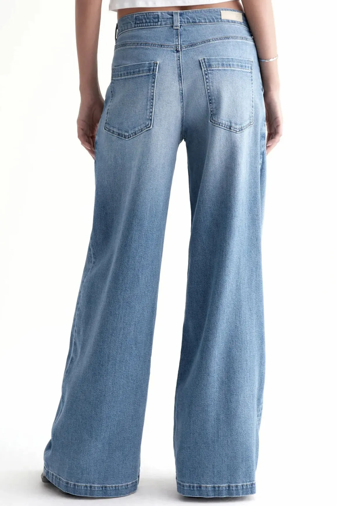 ag_stella_low_slung_palaz_3.webp AG Stella Low Slung Palazzo Jeans