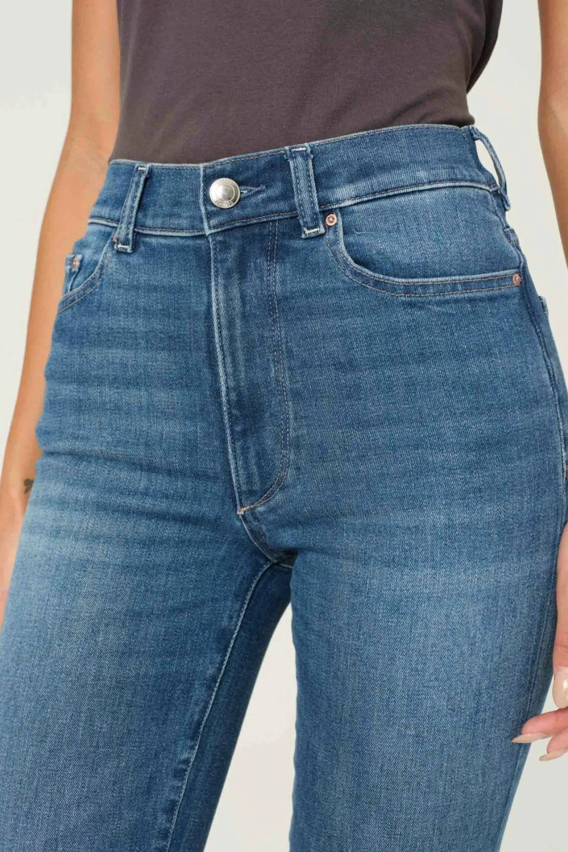 dl_halle_straight_leg_jea_3.webp DL1961 Halle Straight Leg Jeans