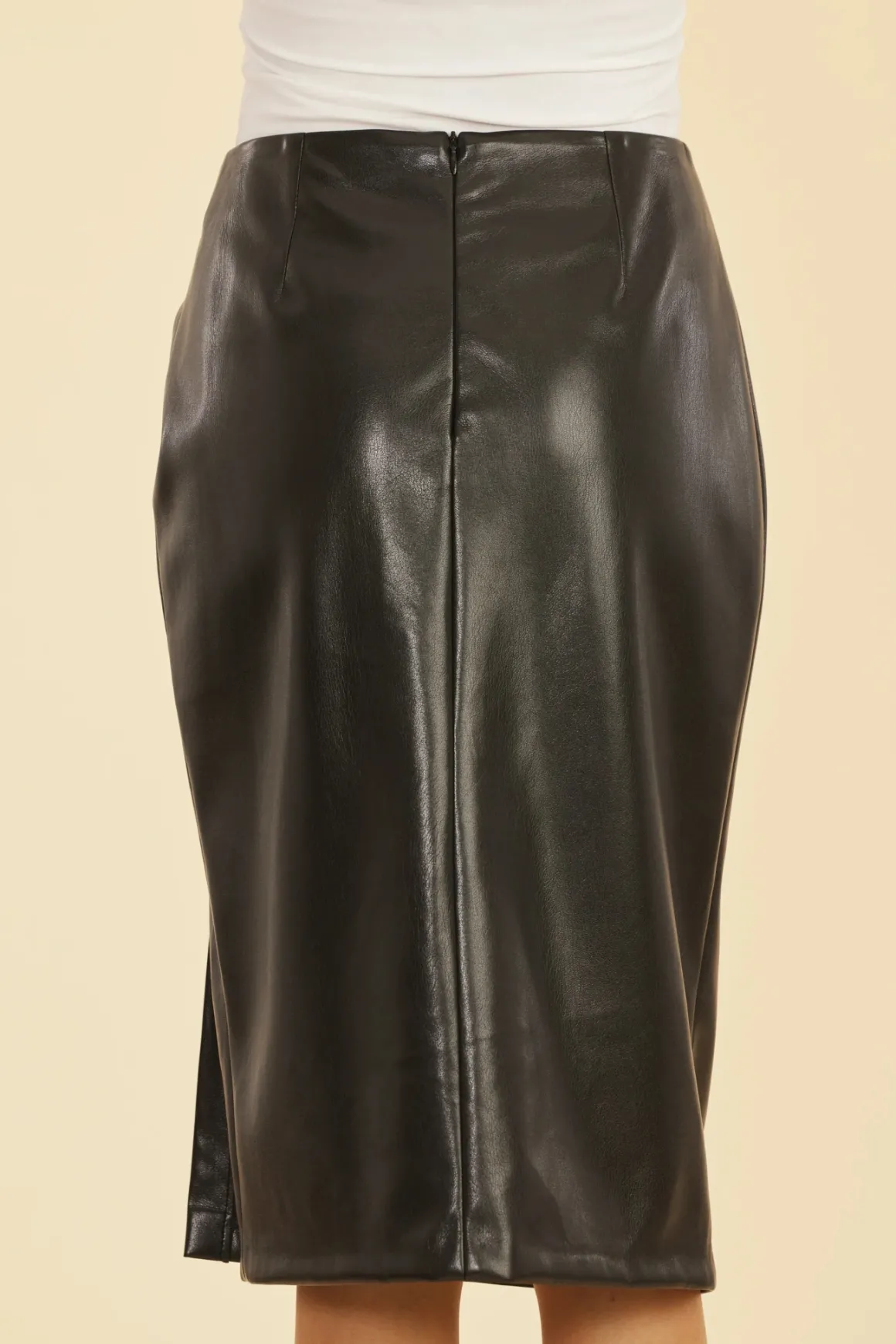 dolce_cabo_faux_leather_r_3.webp Dolce Cabo Faux Leather Ruched Skirt