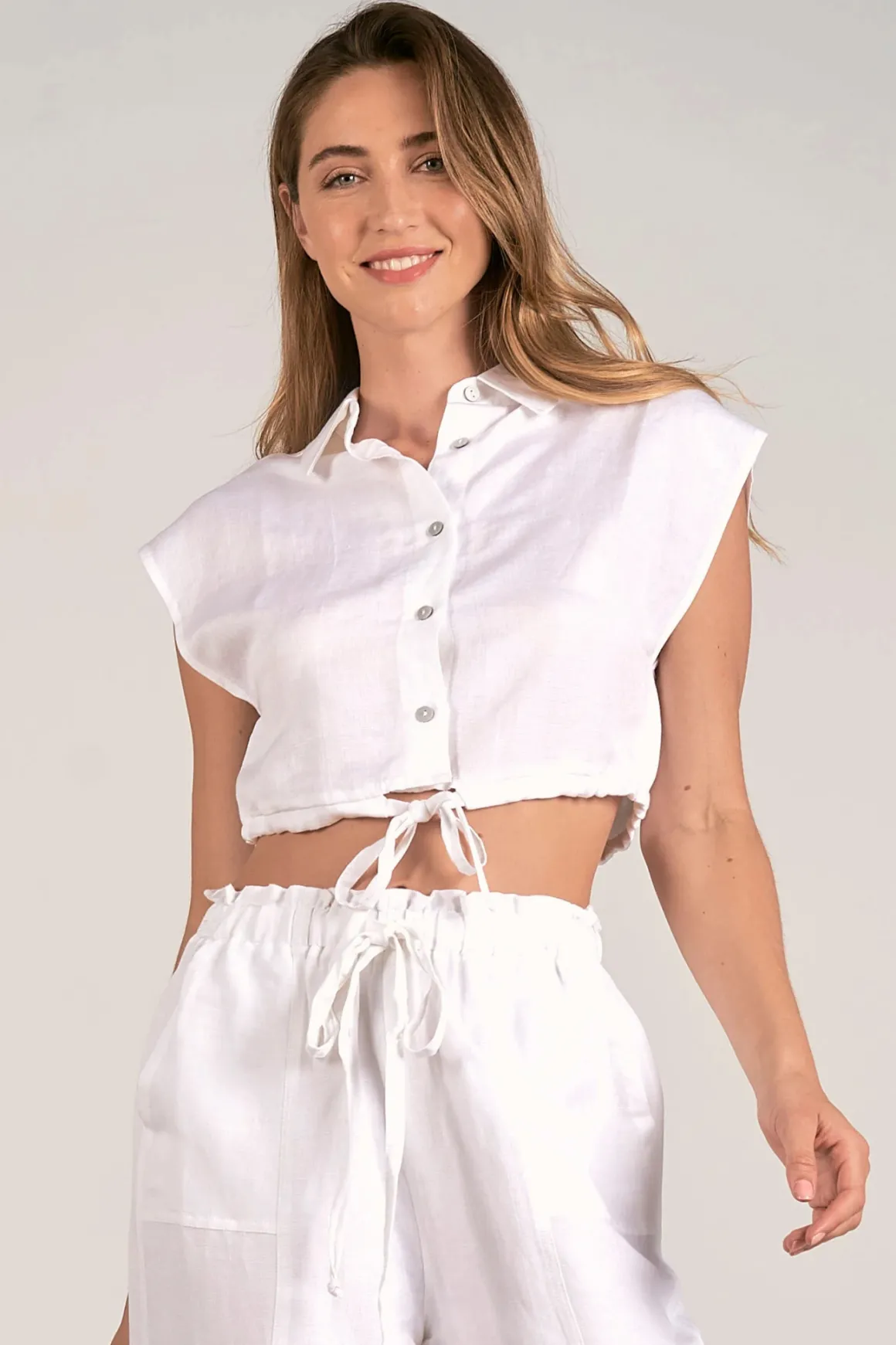 elan_sleeveless_cropped_b_2.webp Elan Sleeveless Cropped Button Down Shirt