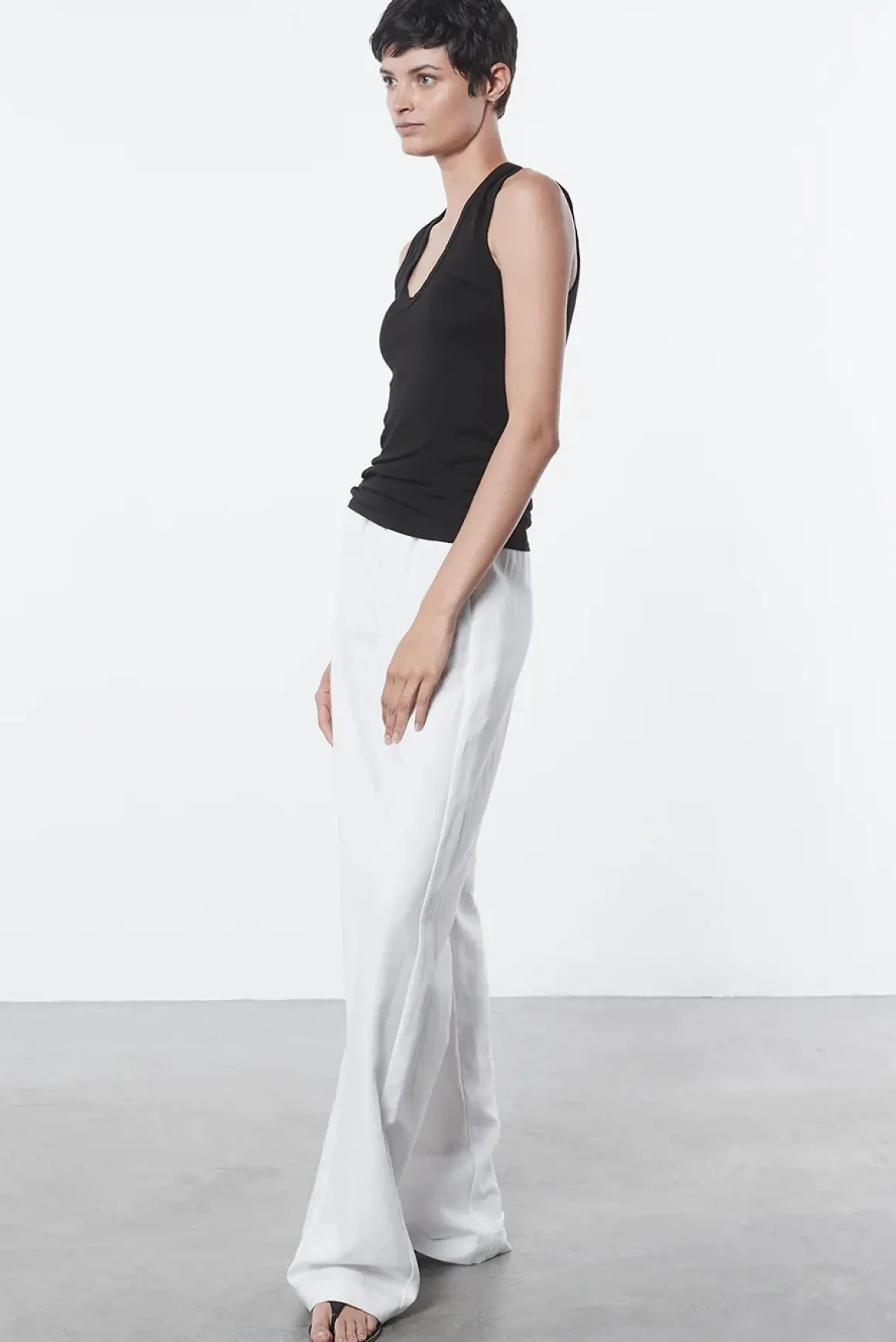enza_costa_essential_slee_2-1.webp Enza Costa Essential Sleeveless U Tank