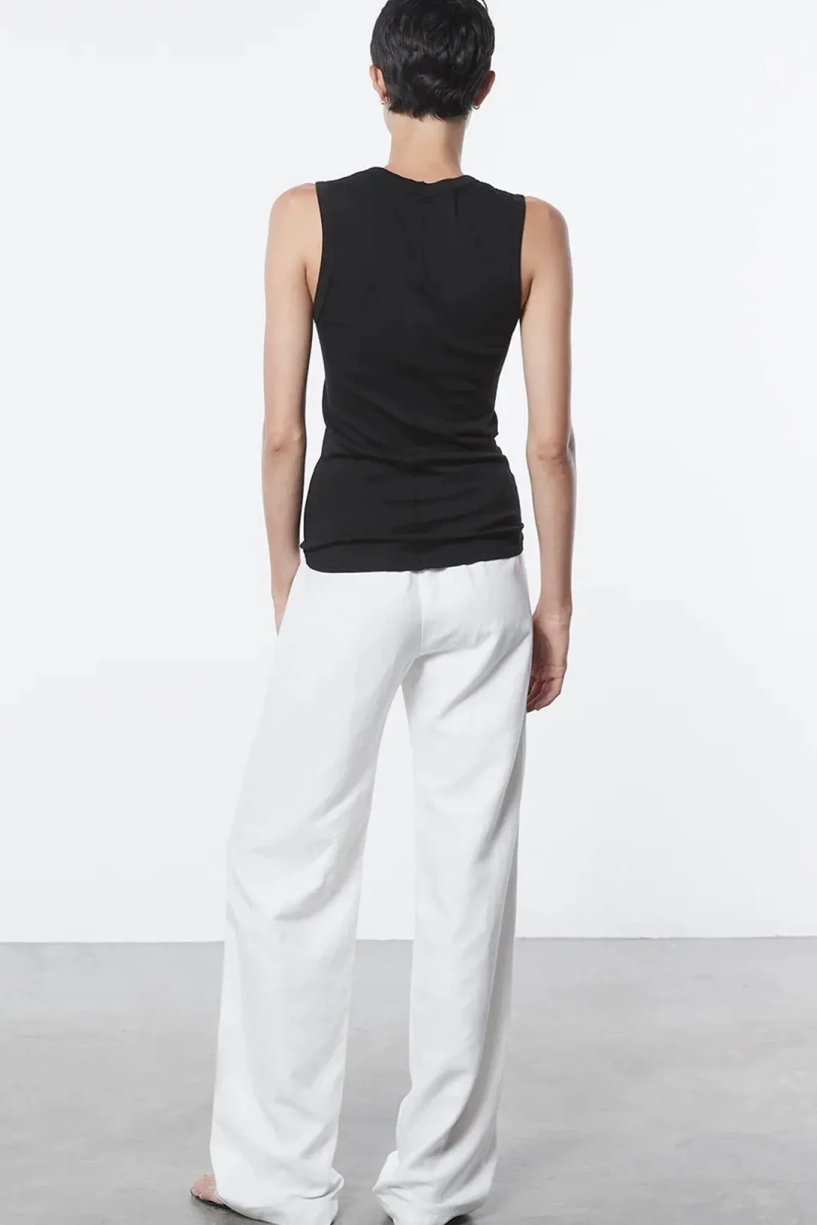 enza_costa_essential_slee_3-1.webp Enza Costa Essential Sleeveless U Tank