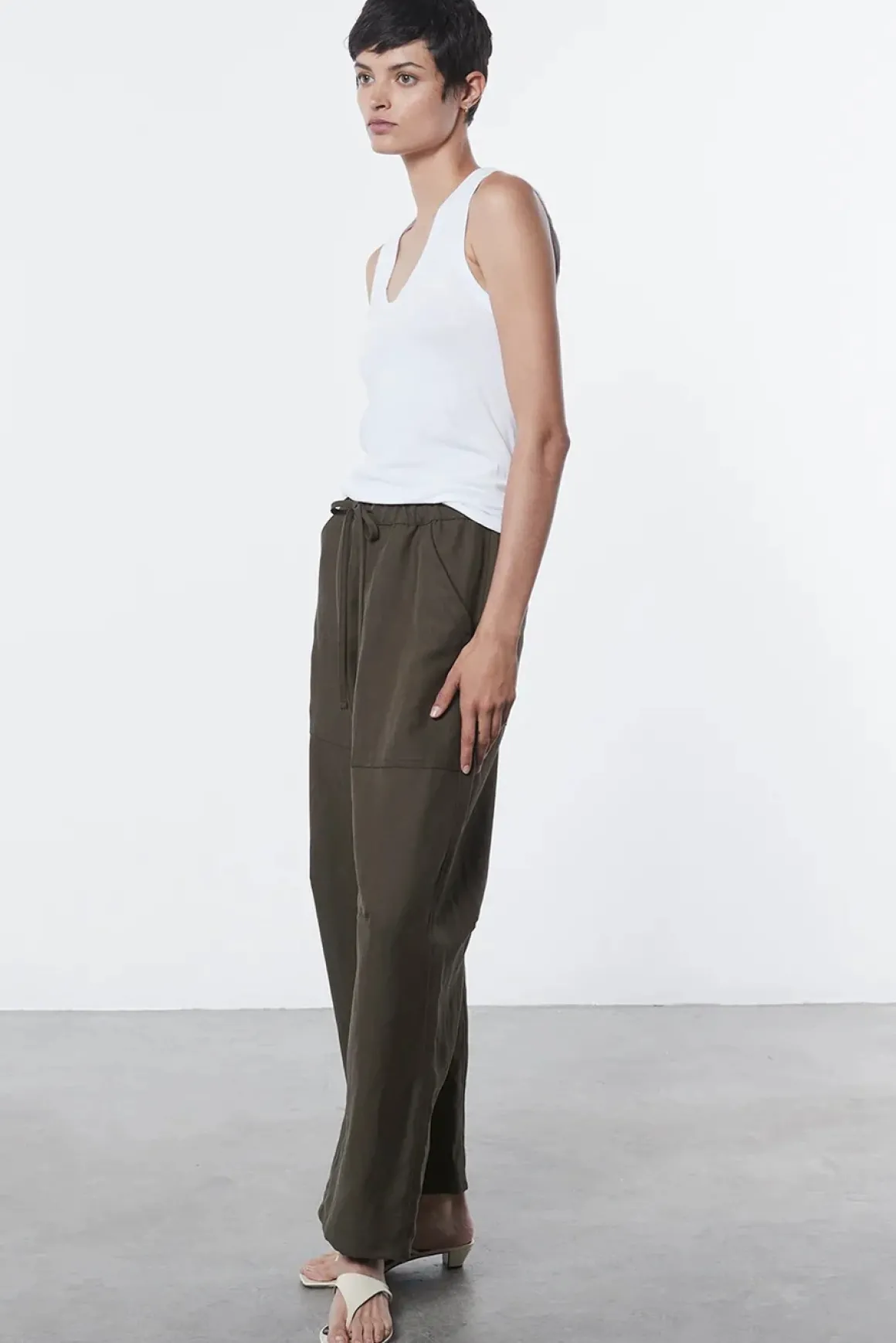 enza_costa_essential_slee_6.webp Enza Costa Essential Sleeveless U Tank