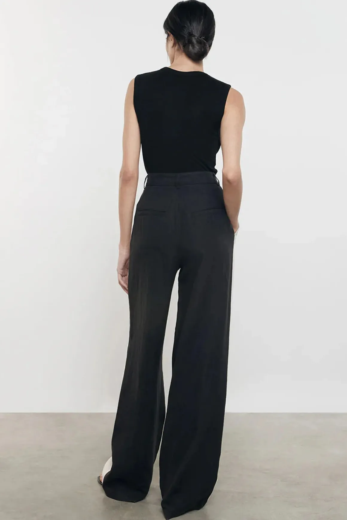 enza_costa_silk_knit_slee_3.webp Enza Costa Silk Knit Sleeveless Tank Top
