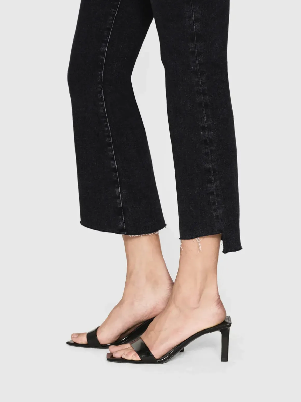 frame_le_crop_mini_boot_c_2.webp Frame Le Crop Mini Boot Cascade Hem Jeans