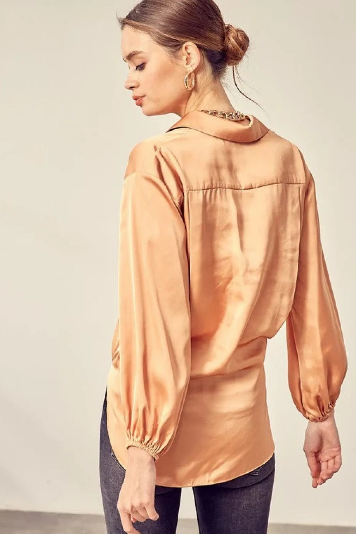 front_tie_shirt_online_on_2.webp FRONT TIE SHIRT *Online Only*