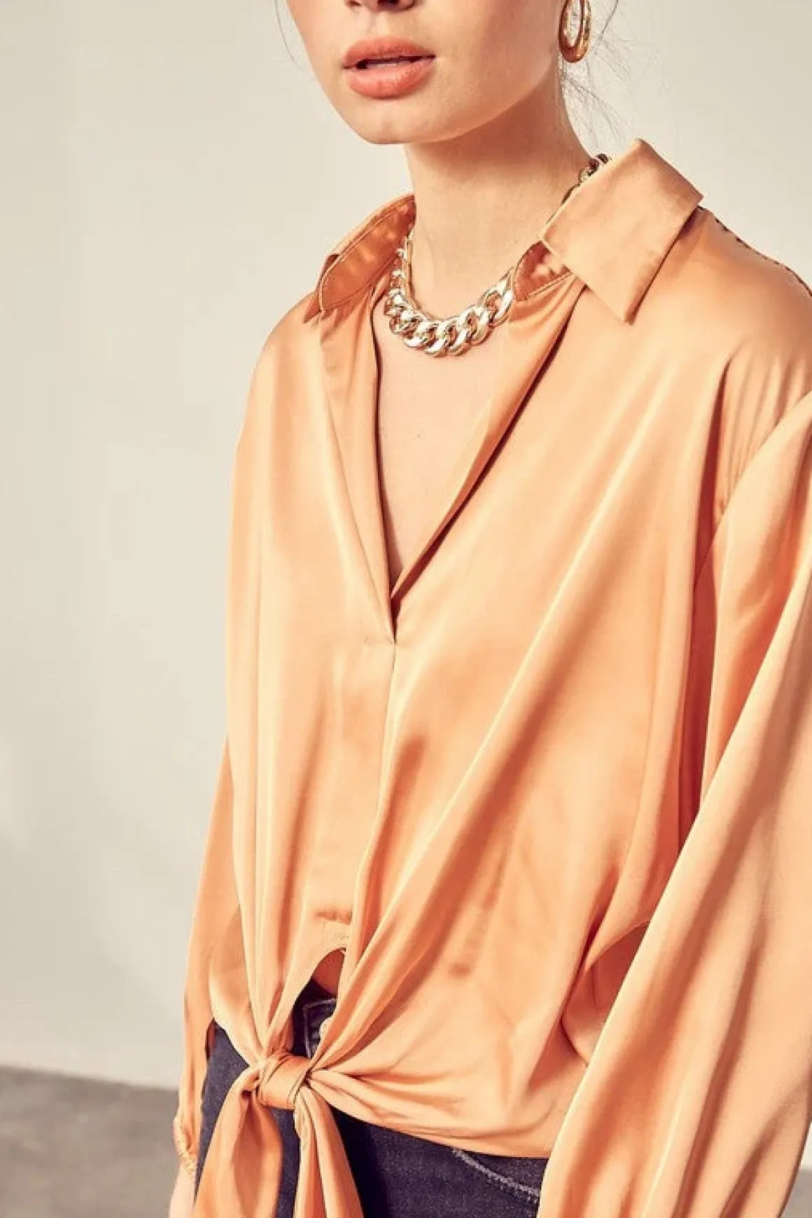 front_tie_shirt_online_on_3.webp FRONT TIE SHIRT *Online Only*