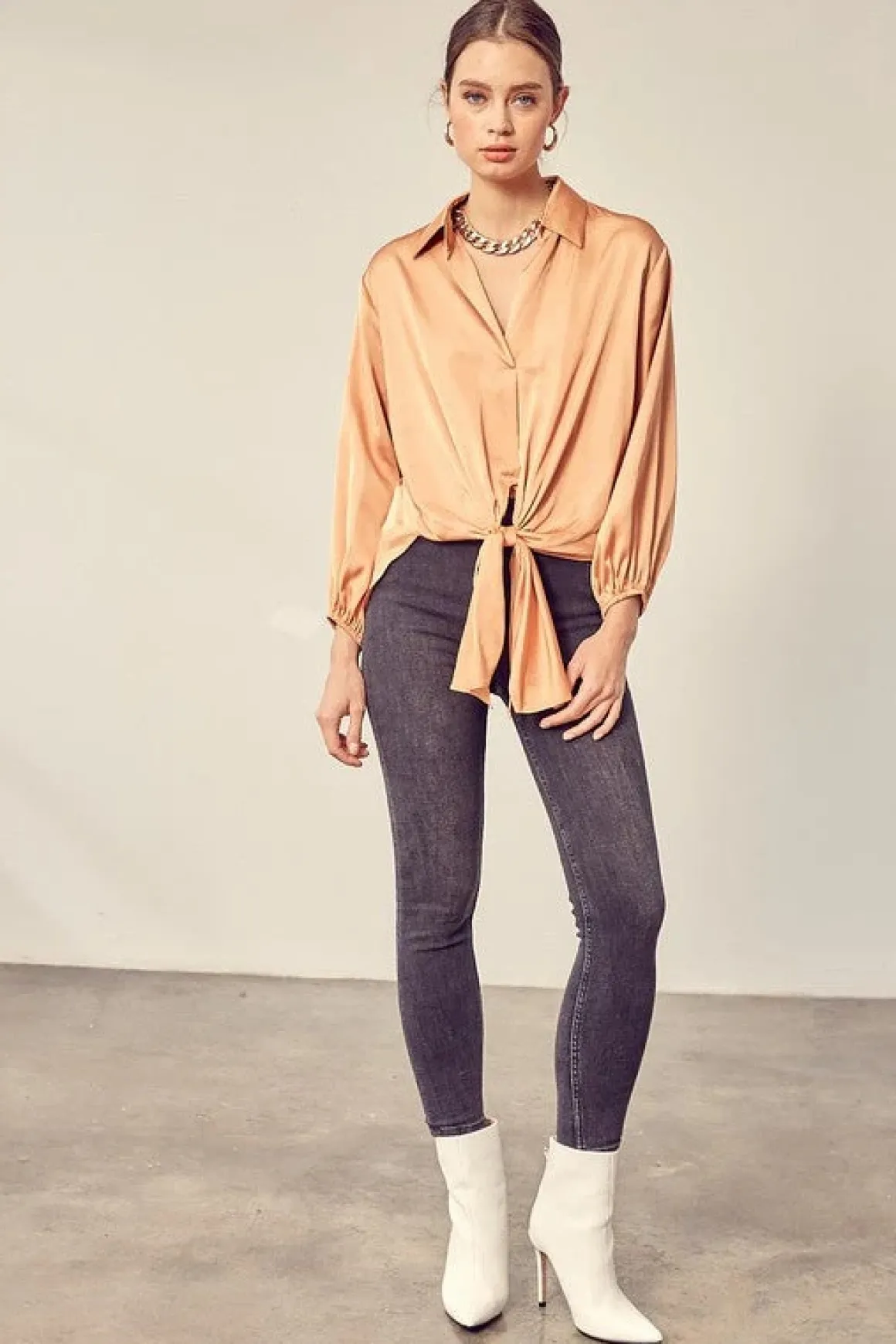 front_tie_shirt_online_on_4.webp FRONT TIE SHIRT *Online Only*