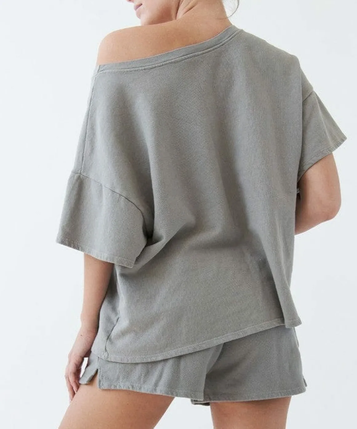 garment_dye_oversize_crop_3.webp GARMENT DYE OVERSIZE CROP *Online Only*
