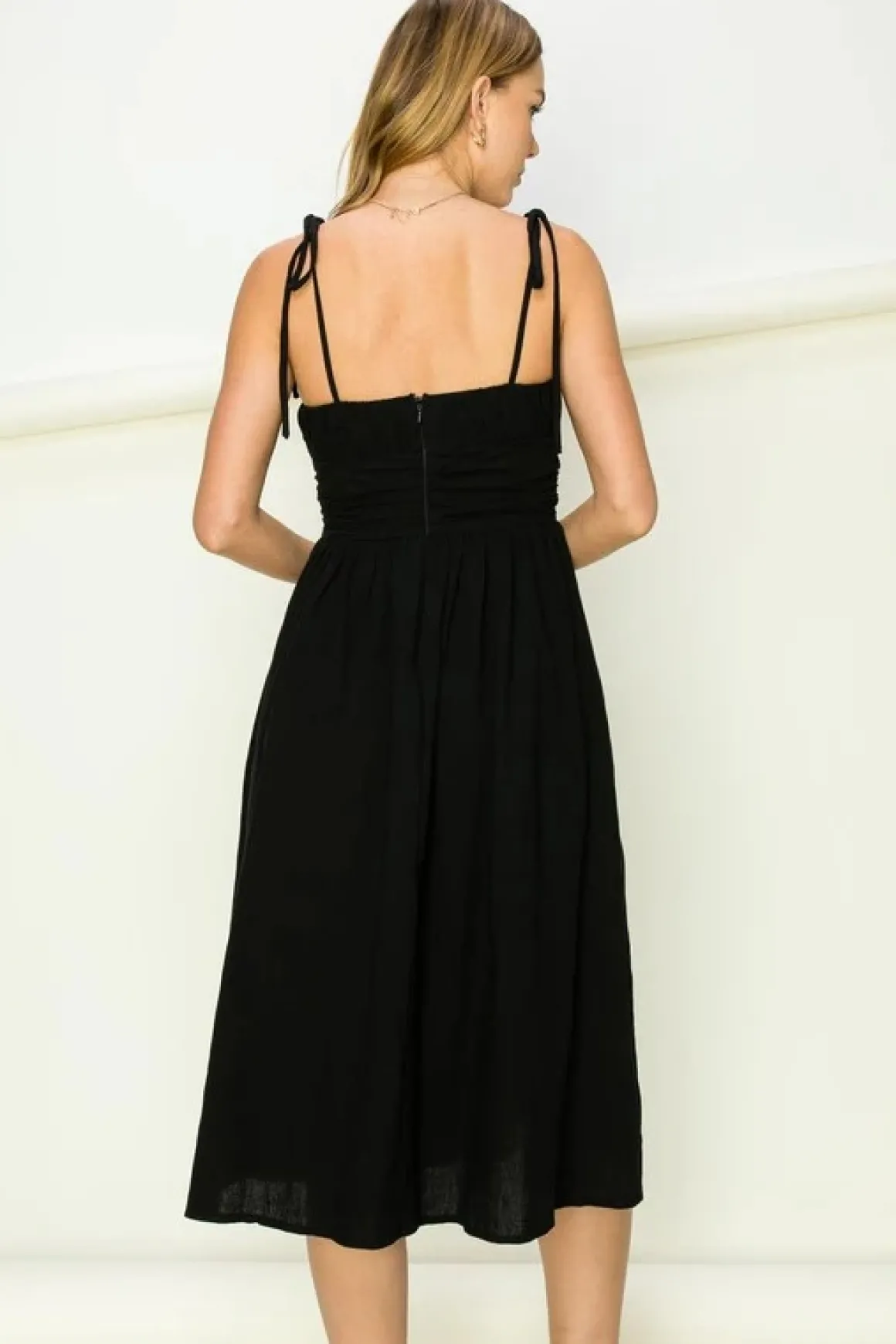 get_a_clue_tiestrap_midi__7.webp Get a Clue Tie-Strap Midi Dress *Online Only*