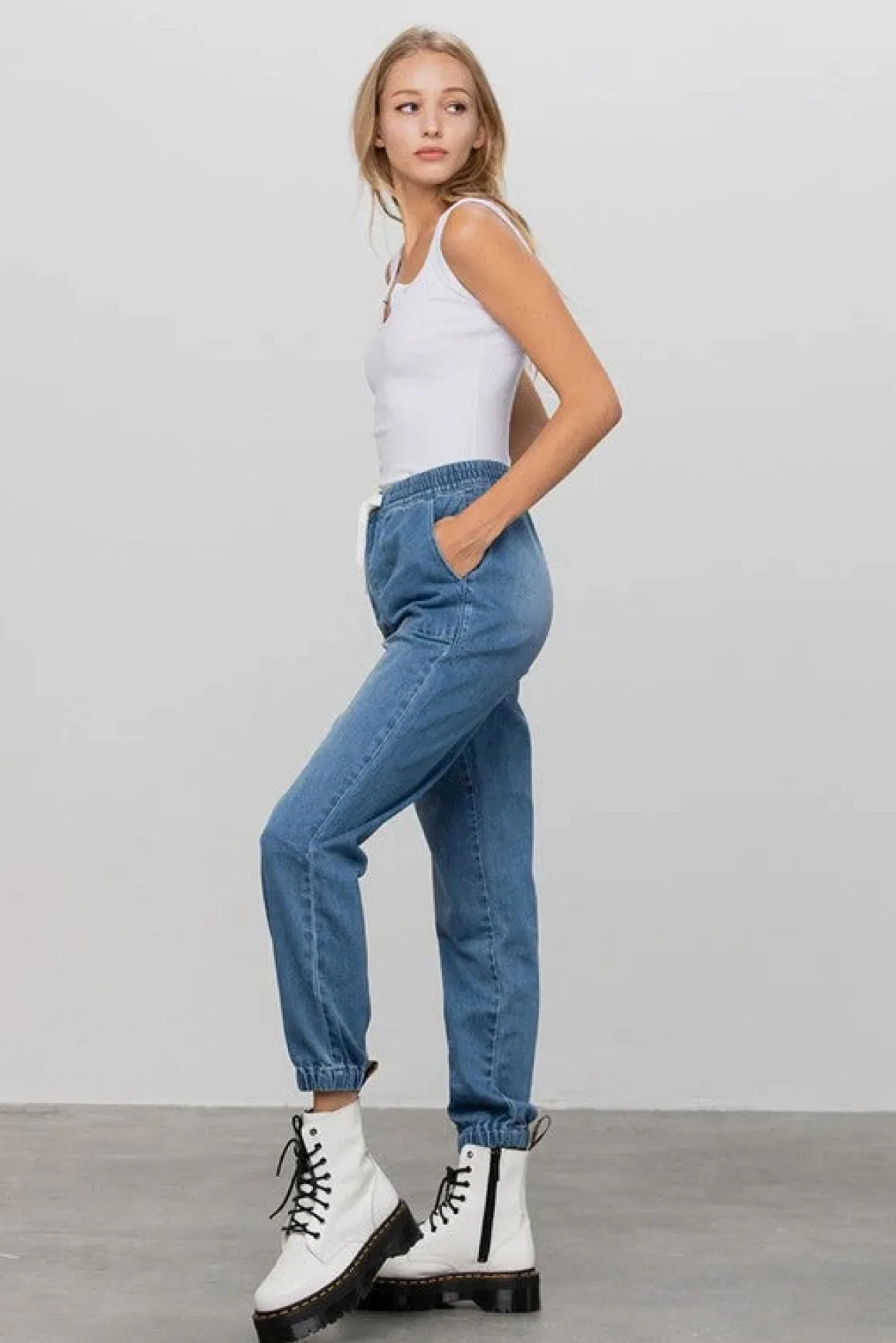 high_rise_premium_jogger__3.webp HIGH RISE PREMIUM JOGGER PANTS