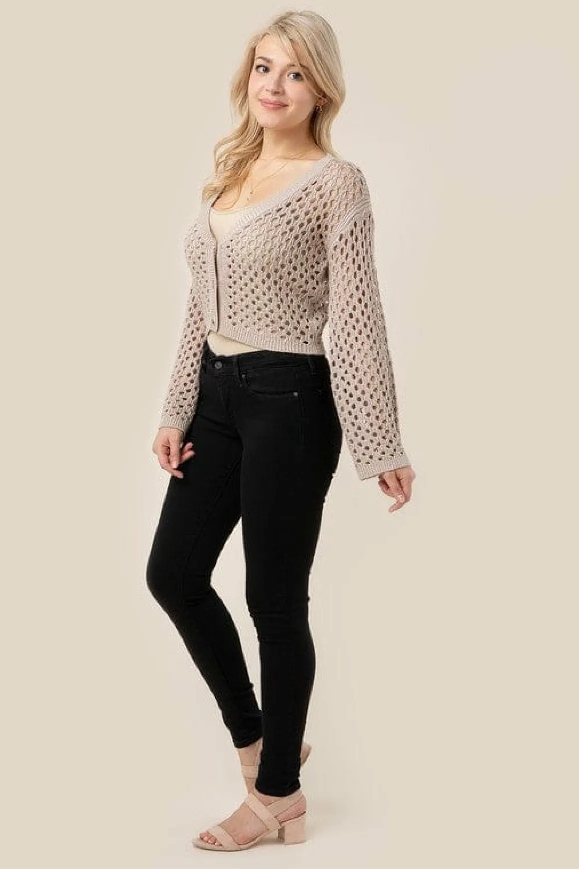 holeknit_cardigan_online__2.webp Hole-knit cardigan *Online Only*