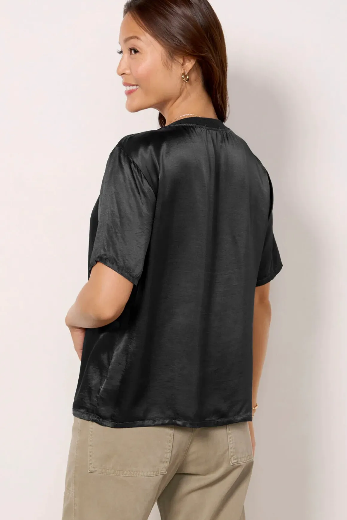 la_made_nice_and_easy_top_3.webp LA Made Nice and Easy Top