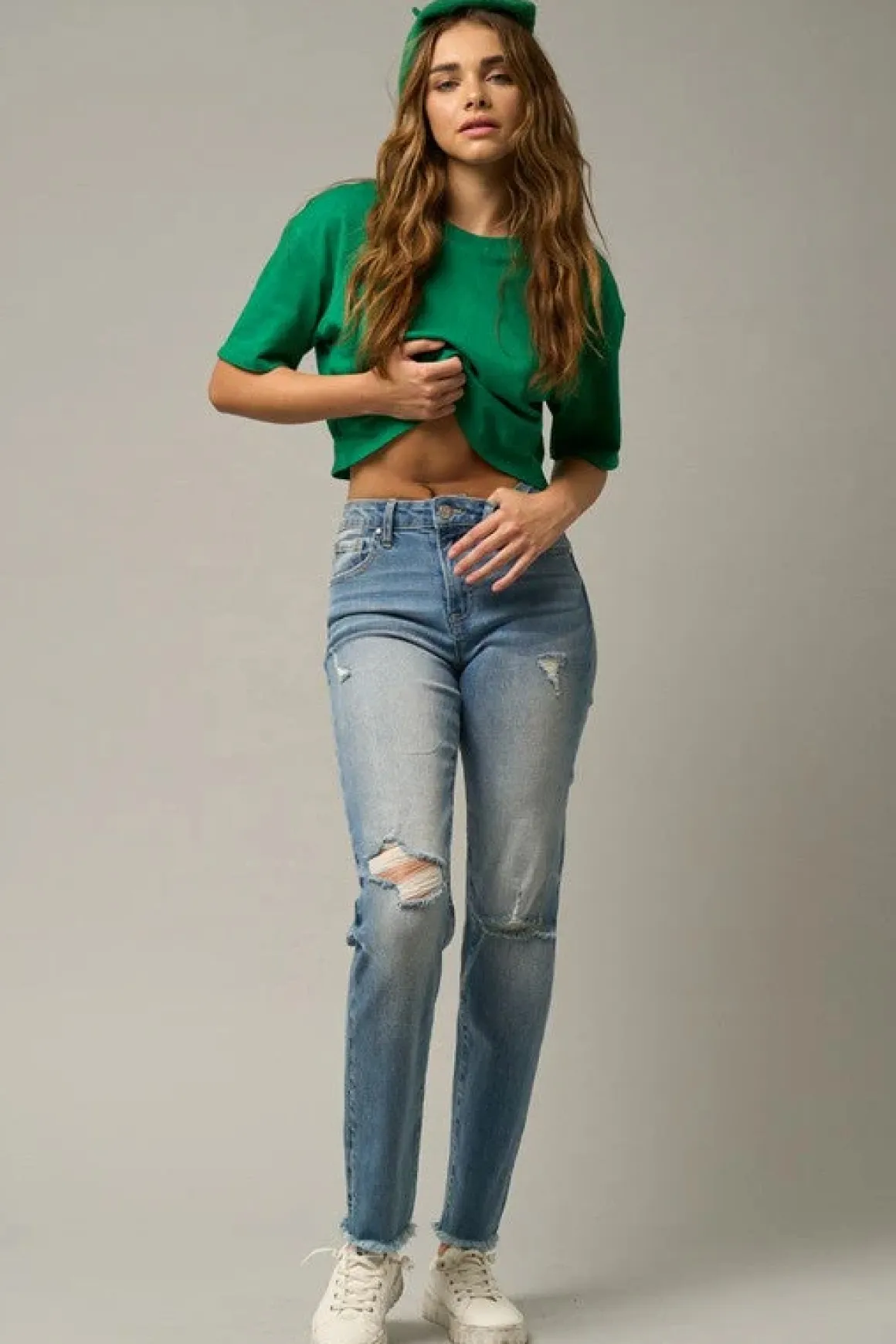 MID-RISE SLIM TAPERED JEANS