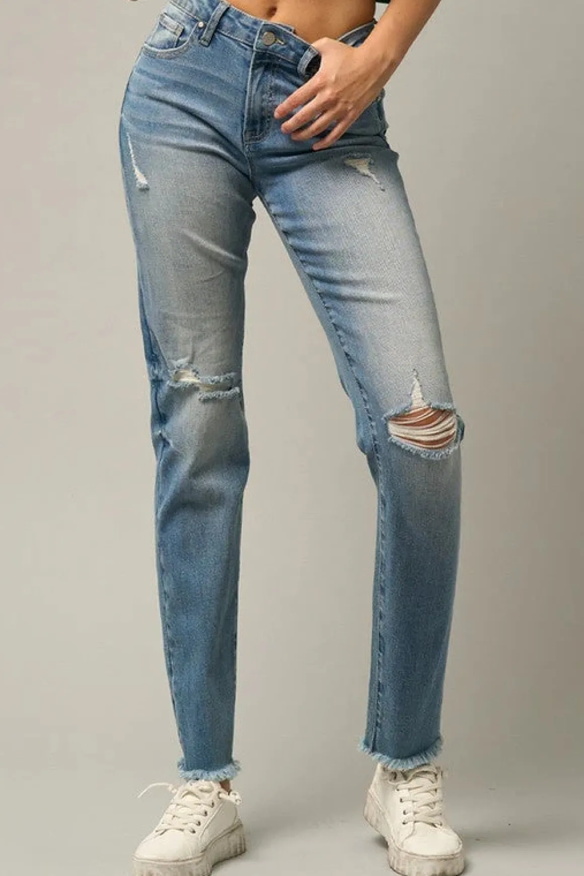 midrise_slim_tapered_jean_7.webp MID-RISE SLIM TAPERED JEANS