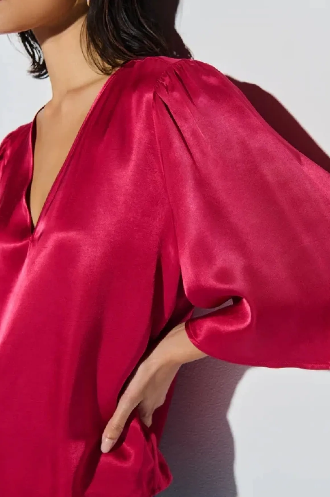 nation_mel_vneck_blouse_f_3.webp Nation Mel V-Neck Blouse *FINAL SALE*