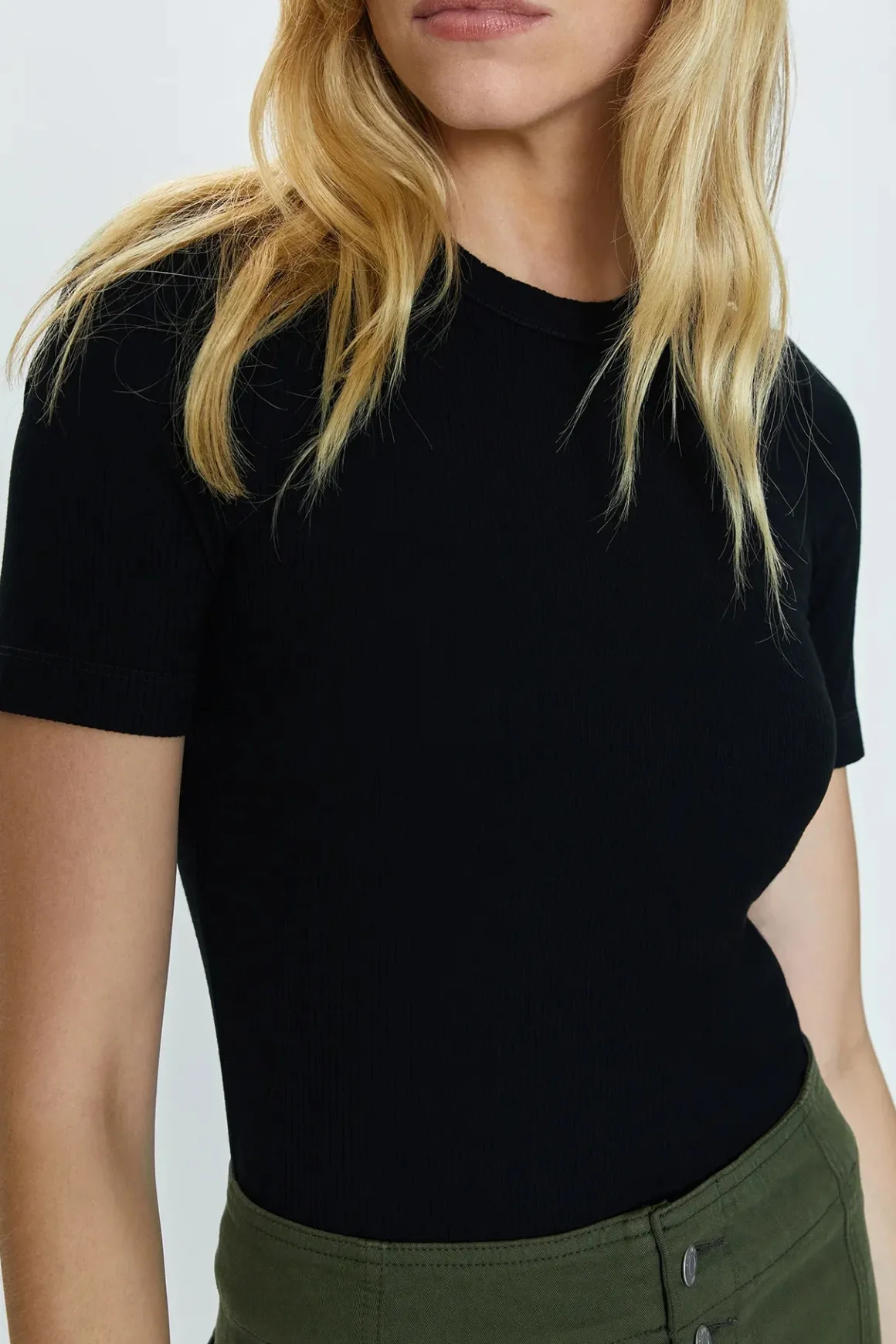 Pistola Bella Fitted Tee