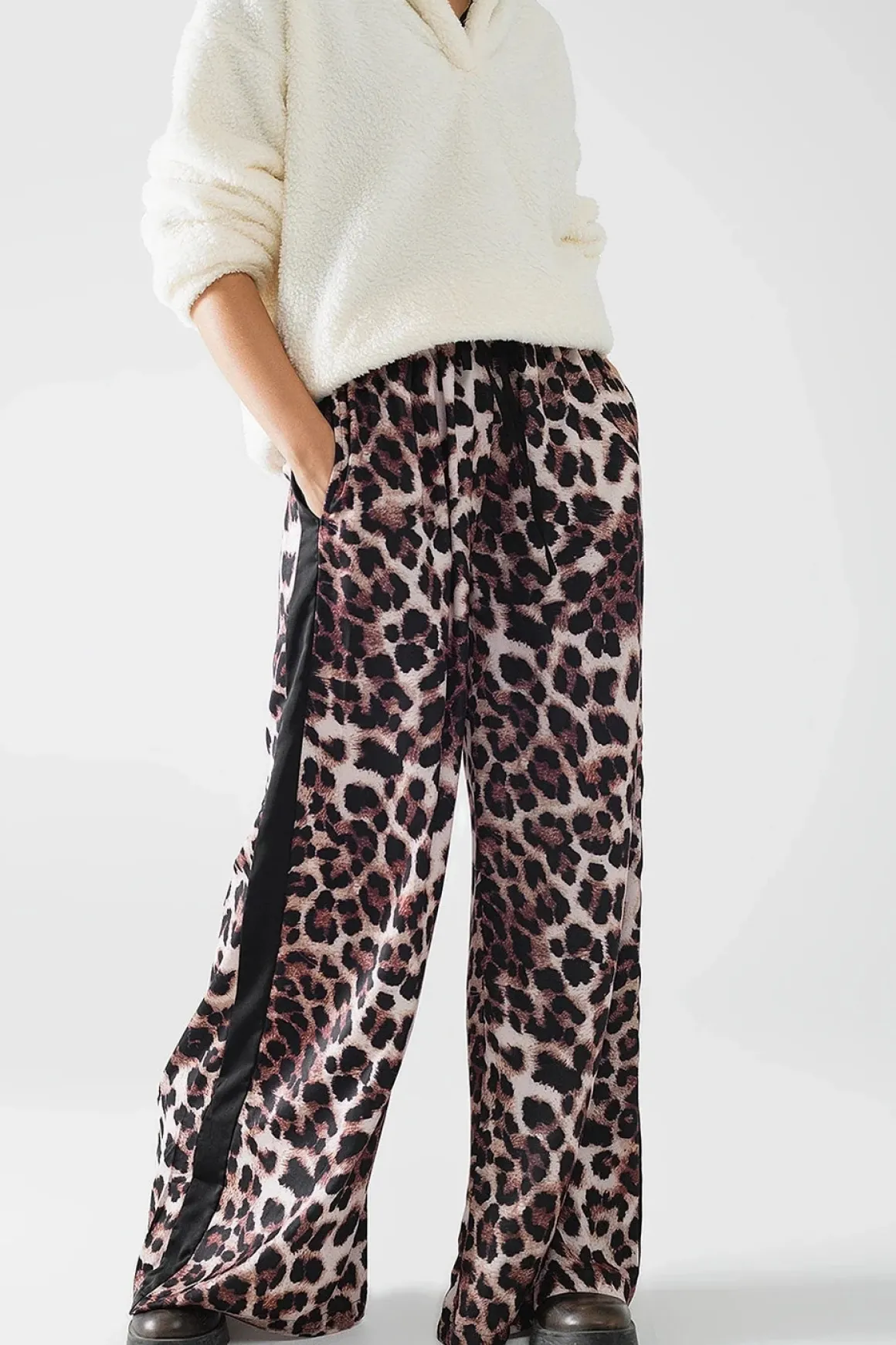 Q2 Wide Leg Leopard Print Pants