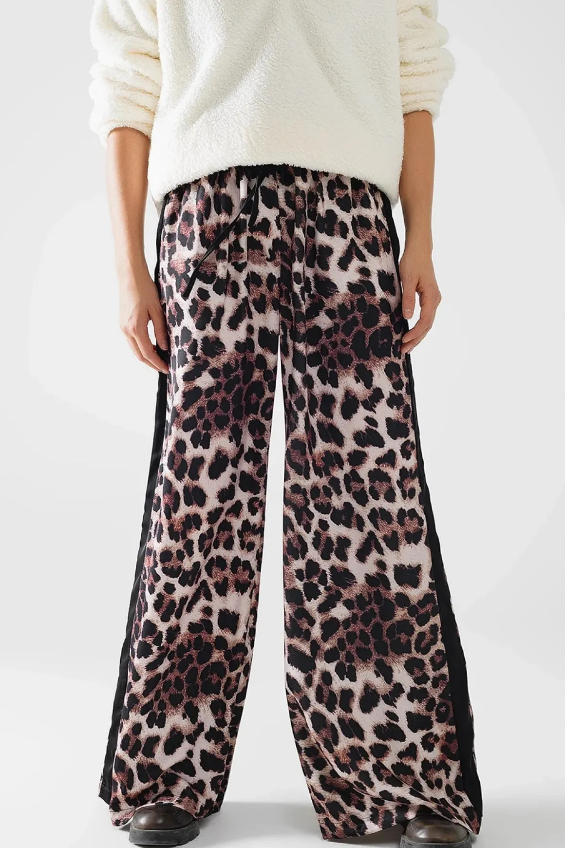 q_wide_leg_leopard_print__2.webp Q2 Wide Leg Leopard Print Pants