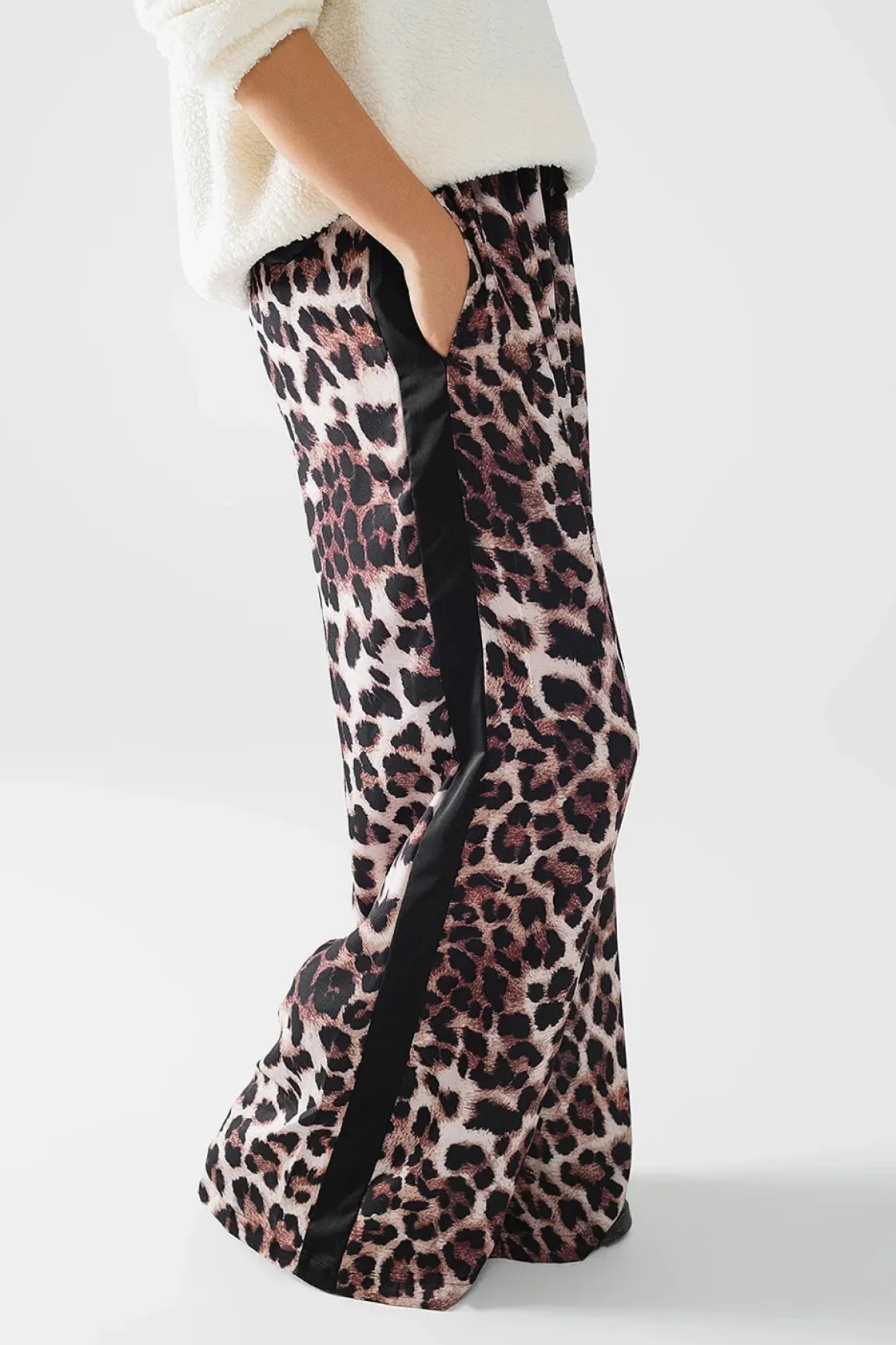 q_wide_leg_leopard_print__4.webp Q2 Wide Leg Leopard Print Pants