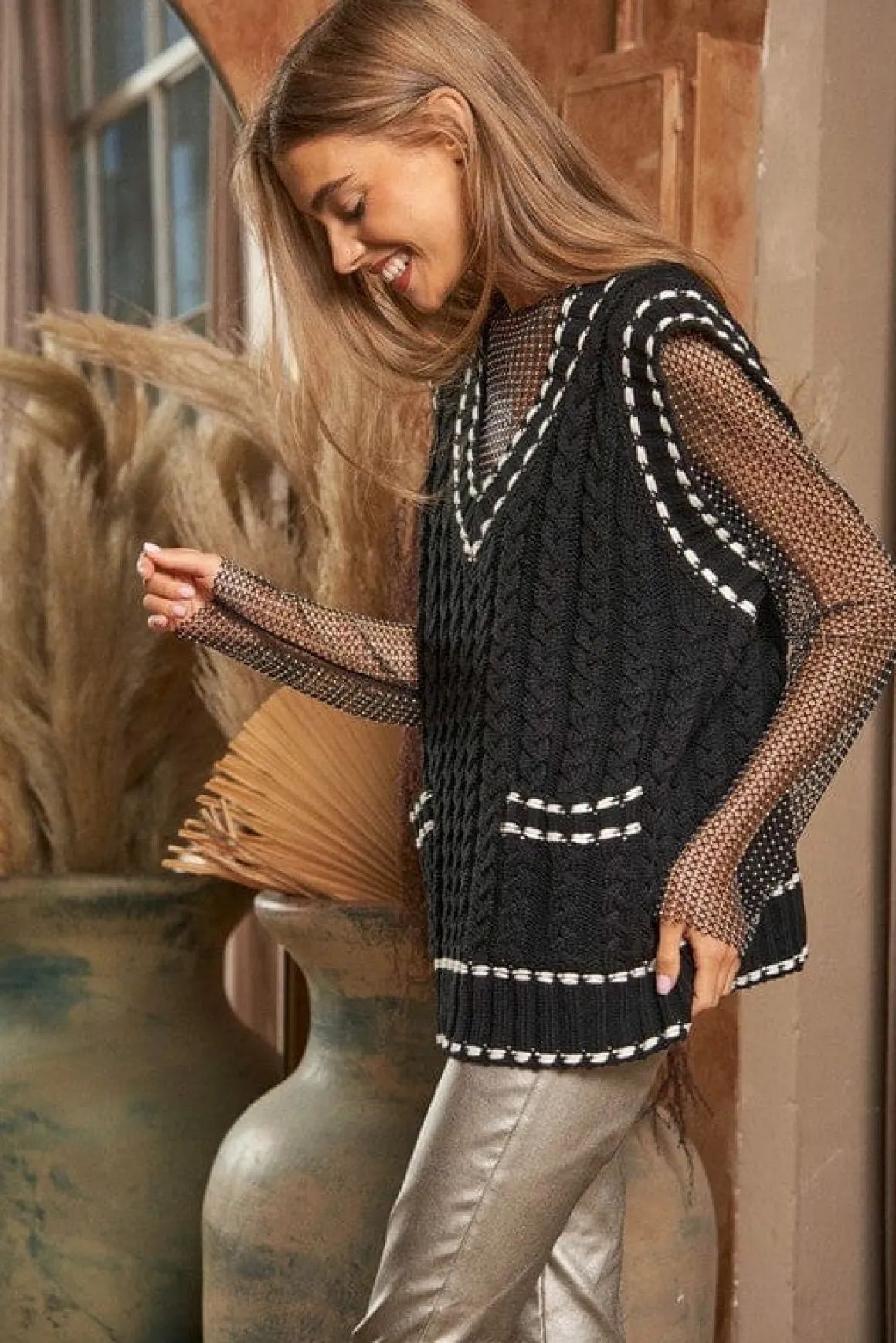 solid_vneck_sleeveless_po_10.webp Solid V-Neck Sleeveless Pocket Detail Sweater *Onine Only*