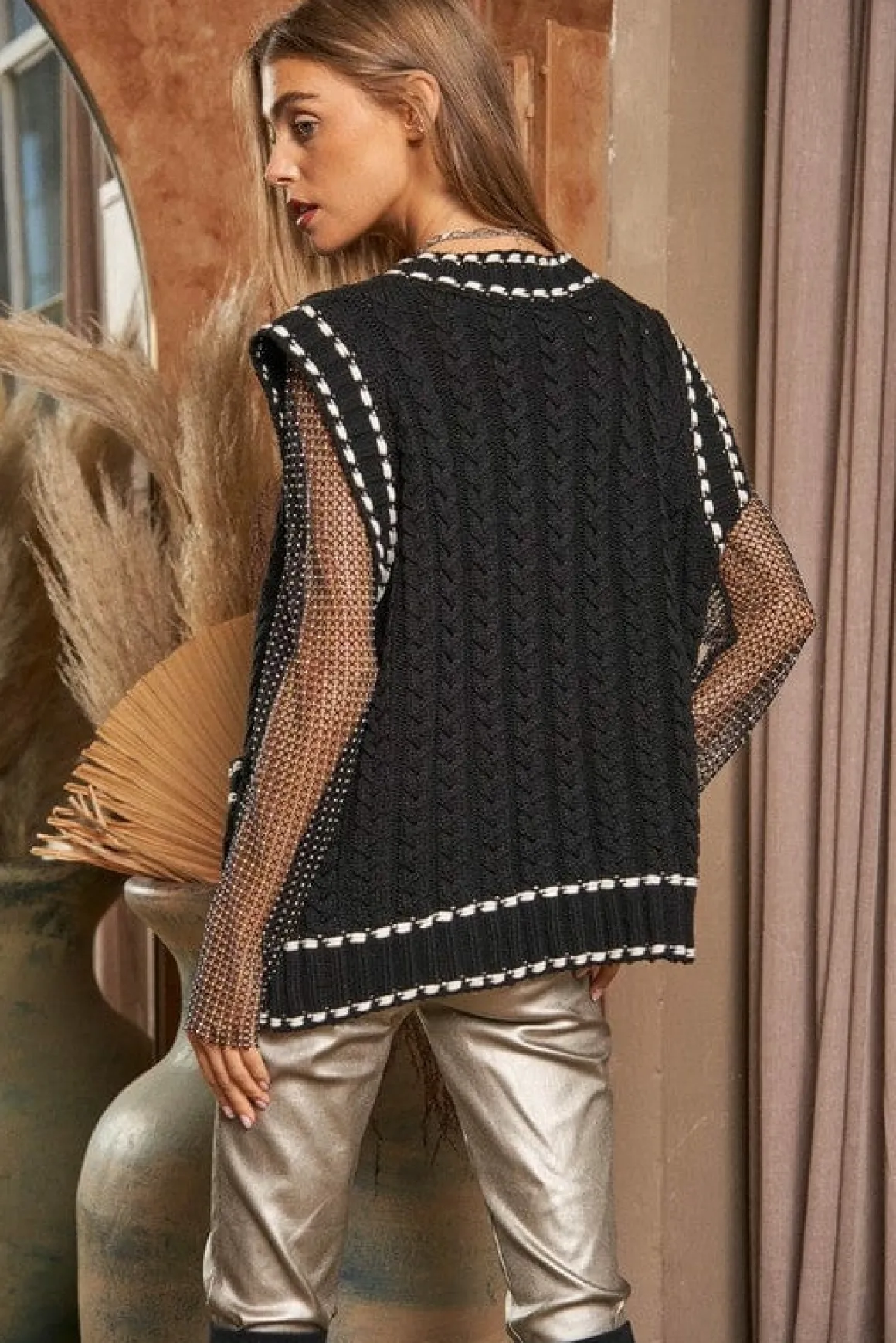 solid_vneck_sleeveless_po_11.webp Solid V-Neck Sleeveless Pocket Detail Sweater *Onine Only*