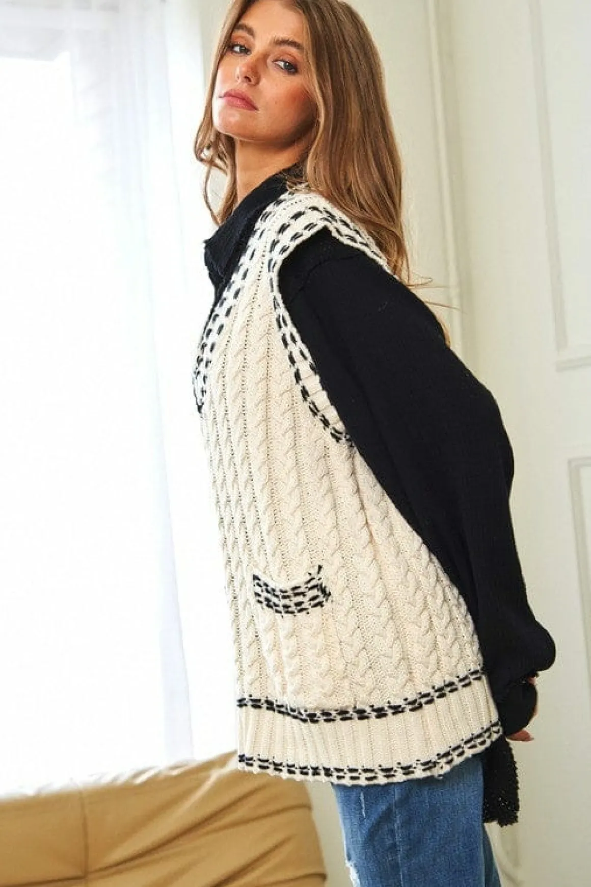 solid_vneck_sleeveless_po_16.webp Solid V-Neck Sleeveless Pocket Detail Sweater *Onine Only*