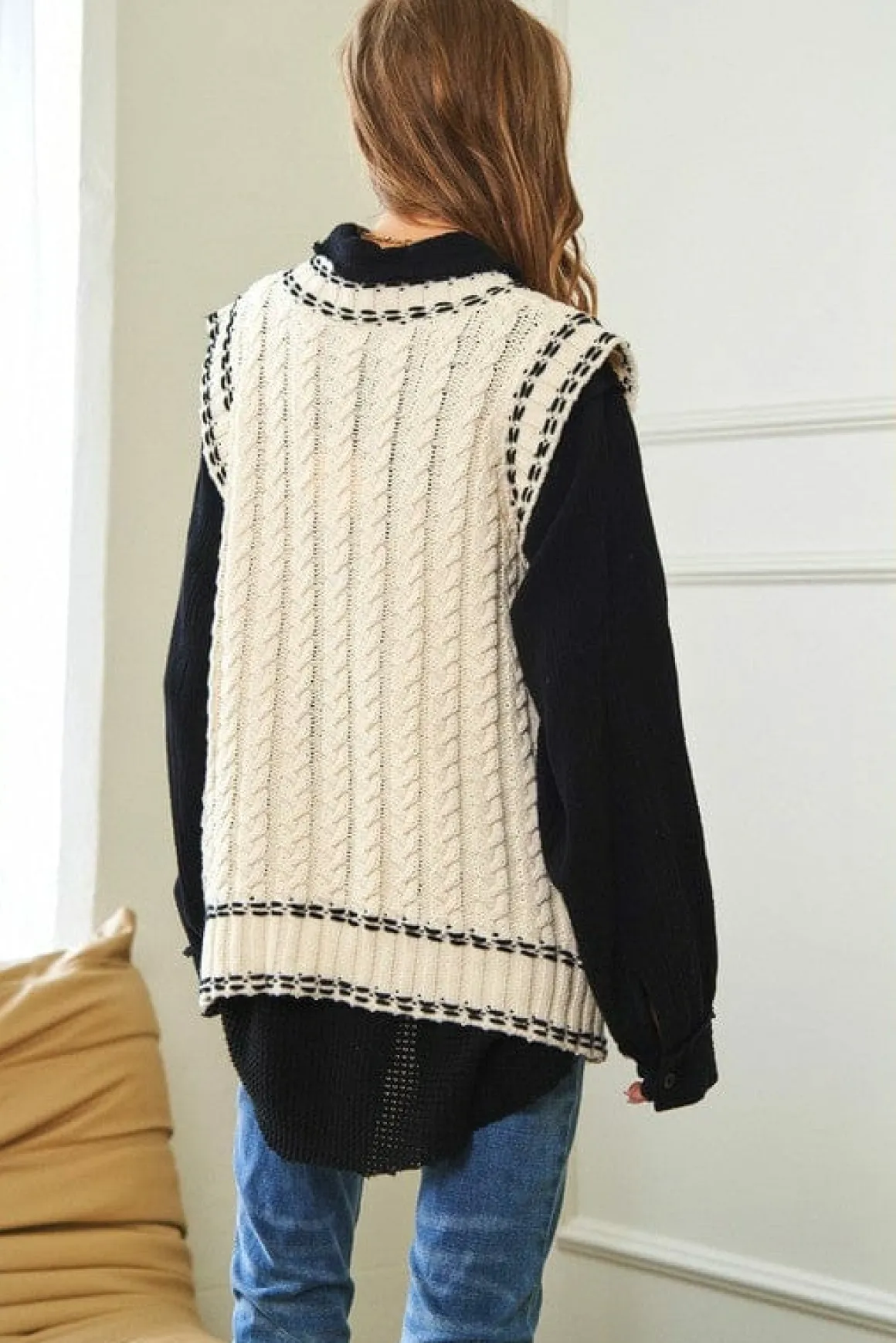 solid_vneck_sleeveless_po_17.webp Solid V-Neck Sleeveless Pocket Detail Sweater *Onine Only*