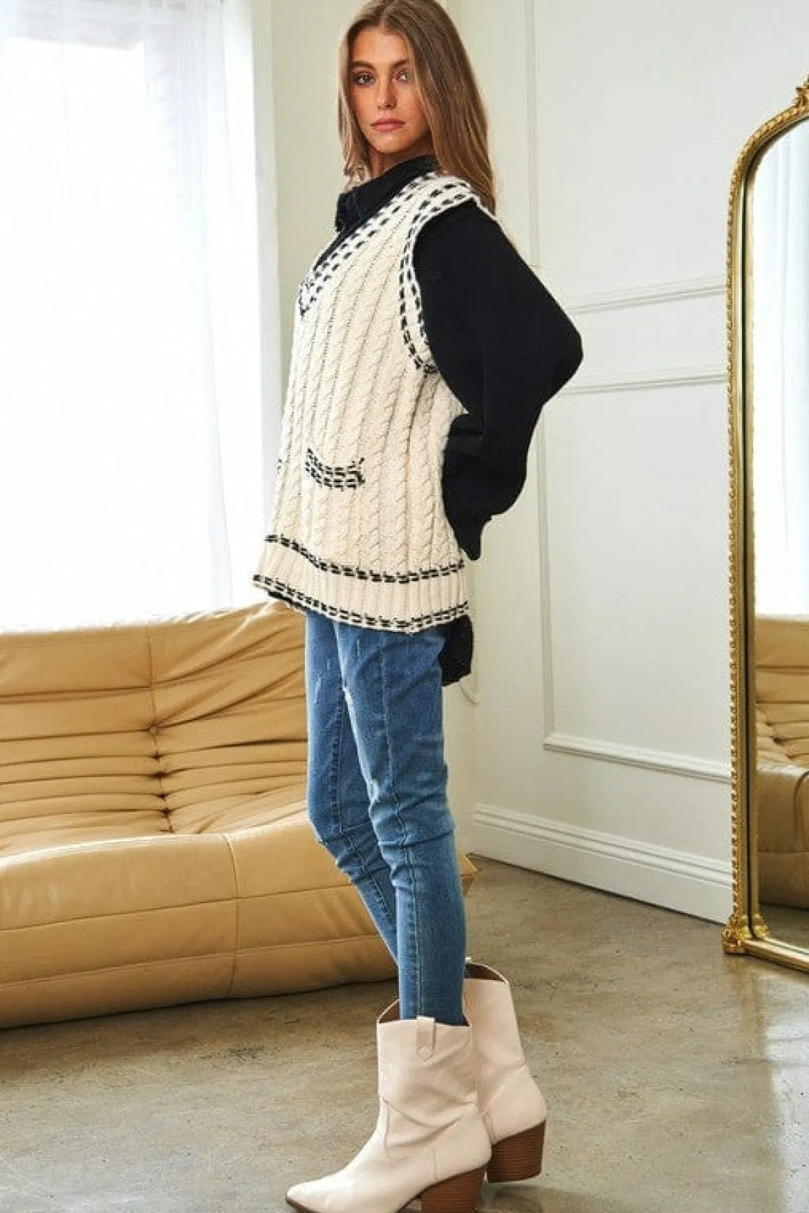 solid_vneck_sleeveless_po_19.webp Solid V-Neck Sleeveless Pocket Detail Sweater *Onine Only*