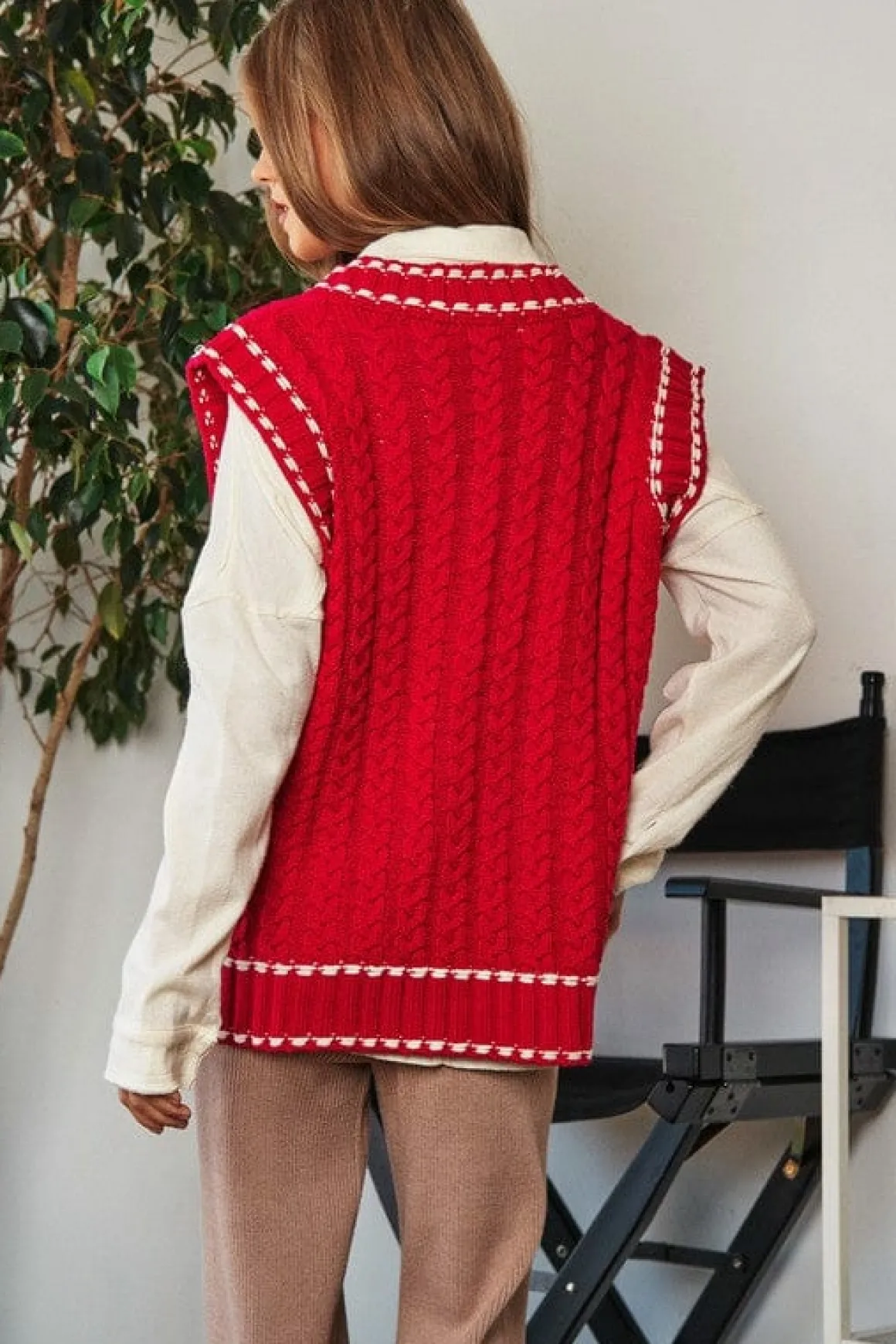 solid_vneck_sleeveless_po_5.webp Solid V-Neck Sleeveless Pocket Detail Sweater *Onine Only*