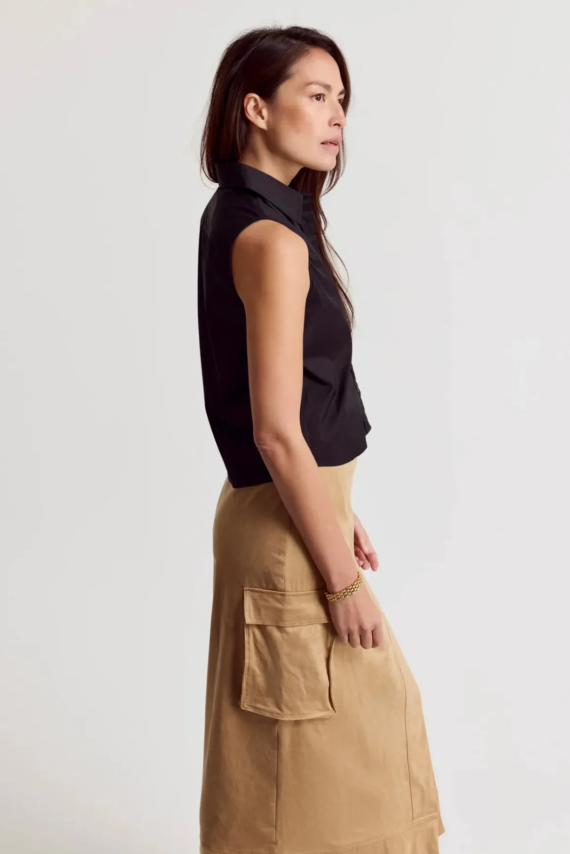 the_shirt_boxy_cropped_sl_2.webp The Shirt Boxy Cropped Sleeveless Shirt