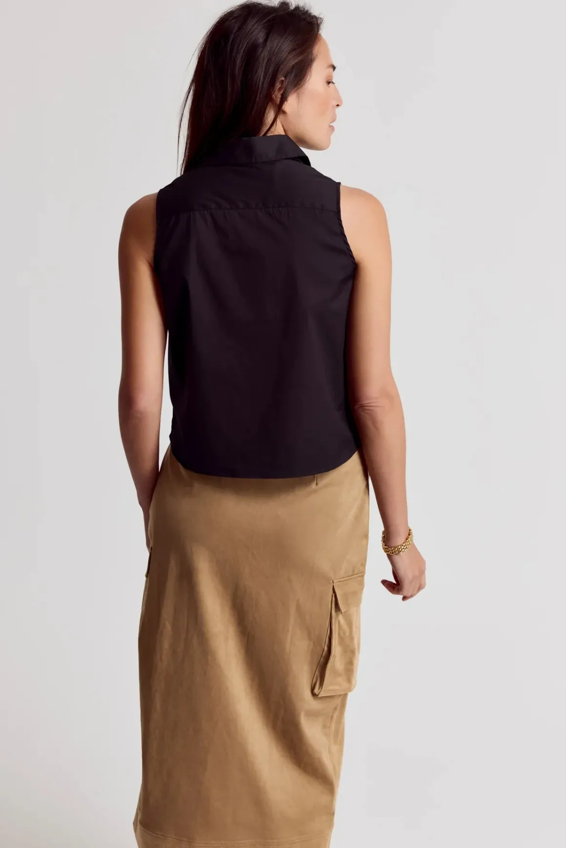 the_shirt_boxy_cropped_sl_3.webp The Shirt Boxy Cropped Sleeveless Shirt