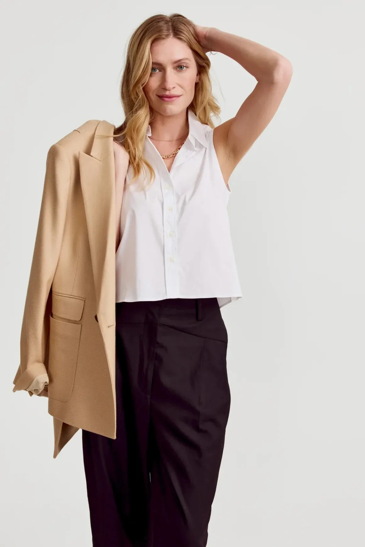 the_shirt_boxy_cropped_sl_5.webp The Shirt Boxy Cropped Sleeveless Shirt