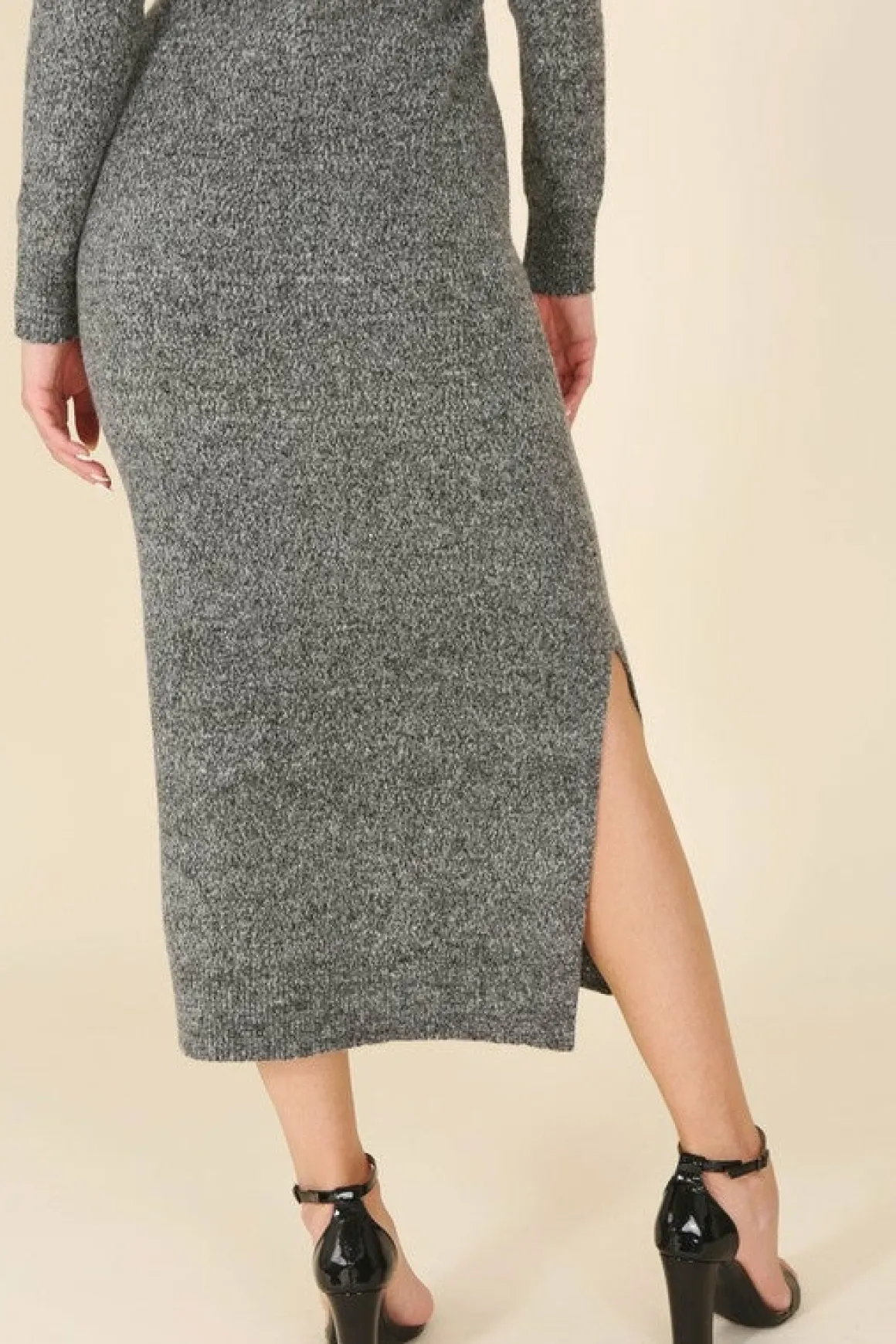 vneck_sweater_maxi_dress__38.webp V-neck sweater maxi dress *Online Only*
