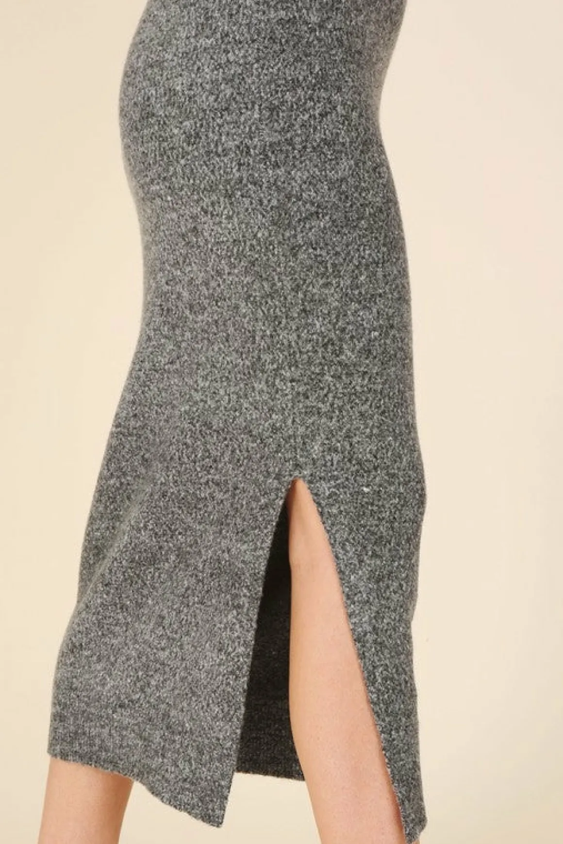 vneck_sweater_maxi_dress__39.webp V-neck sweater maxi dress *Online Only*