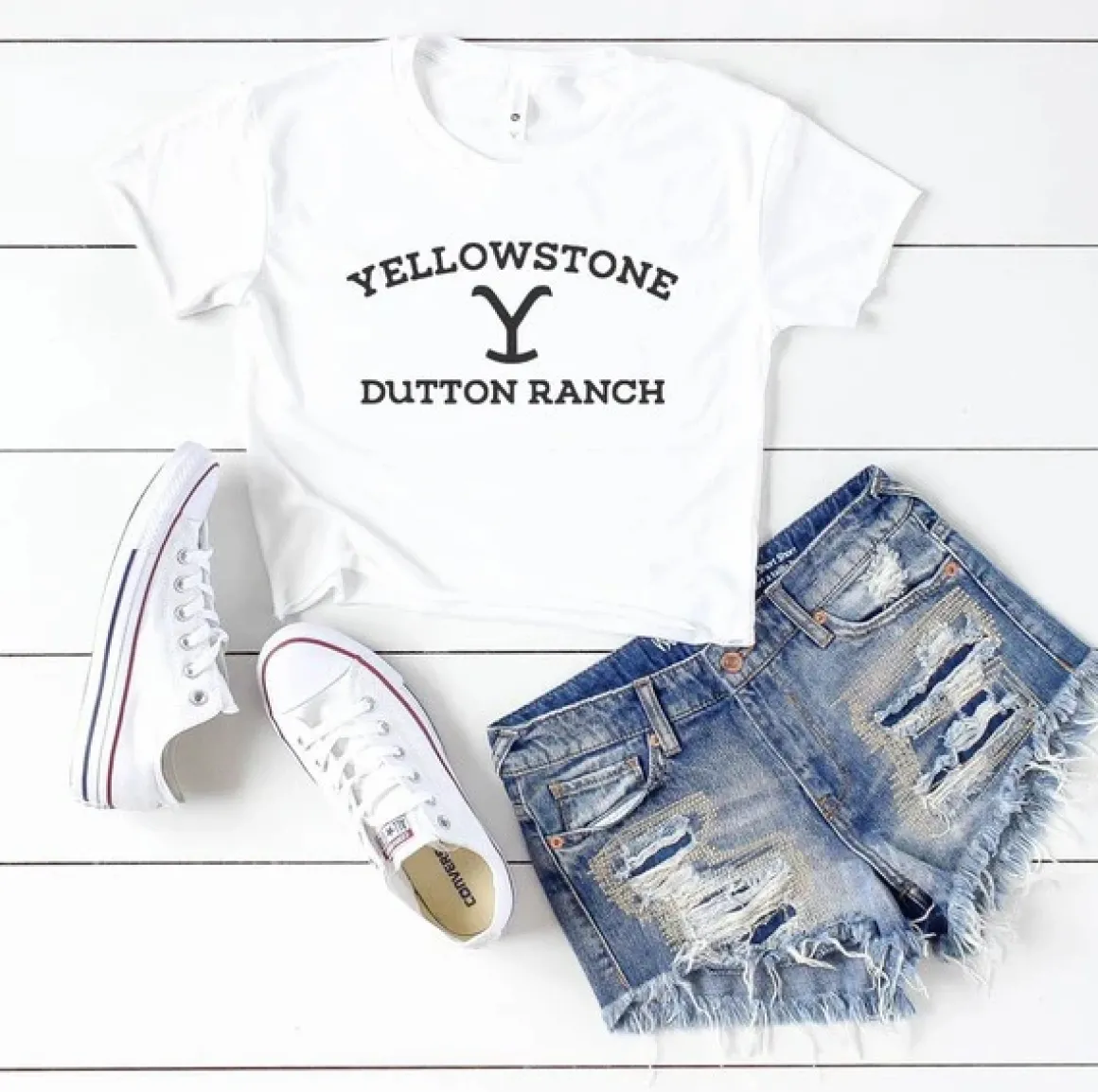yellowstone_dutton_ranch__2-3.webp Yellowstone Dutton Ranch Cropped Tee *Online Only*